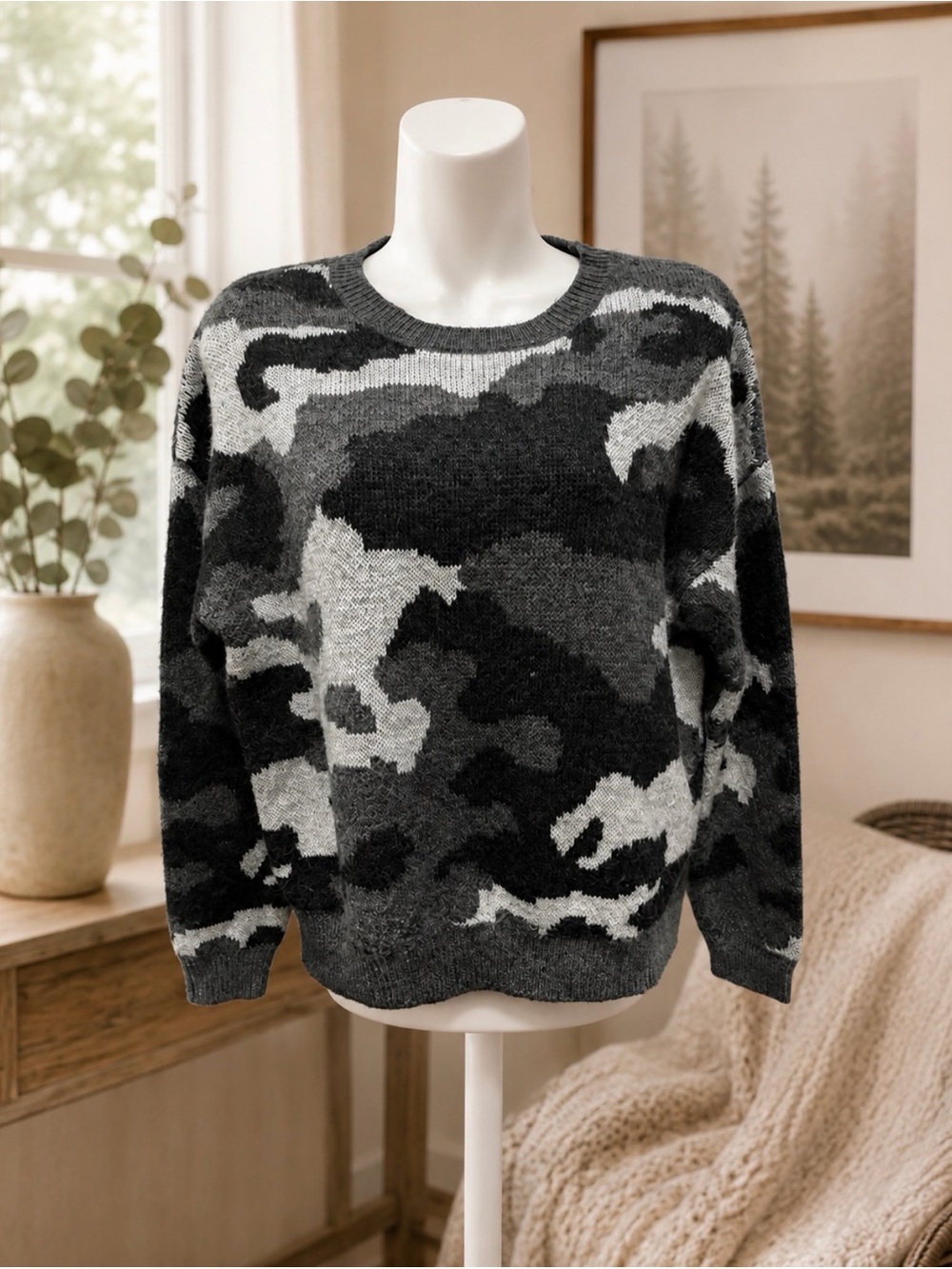 Lucky Brand Gray & Black Camouflage Crewneck Sweater size medium